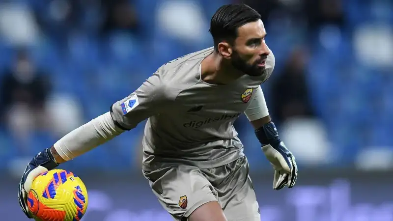 L'8 gennaio la banda di Mourinho percorrerà mezza Italia per sfidare il Milan a San Siro. Rui Patricio si augura di non dover raccattare palloni dalla rete
