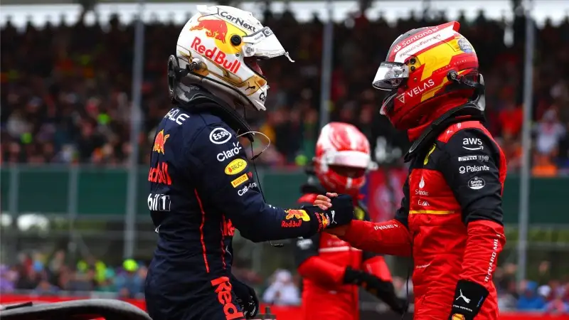 Carlos Sainz ha conquistato la pole a Silverstone davanti a Verstappen