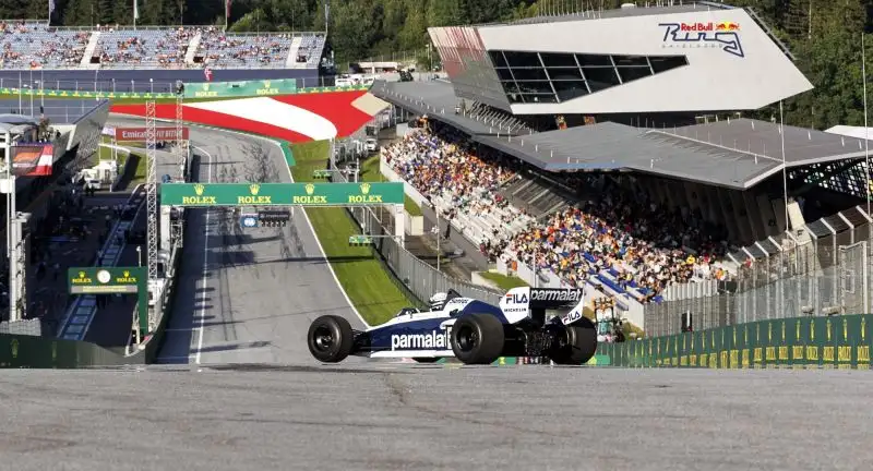 Patrese ha lottato per alcuni giri con la Benetton di Martin Brundle