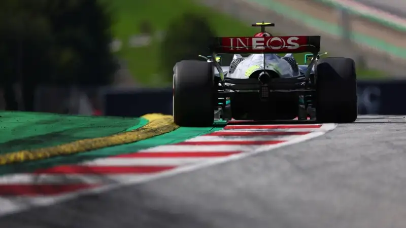 Hamilton 7. La Mercedes era meno veloce che a Silverstone ma il sette volte campione del mondo riesce a portarla sul terzo gradino del podio