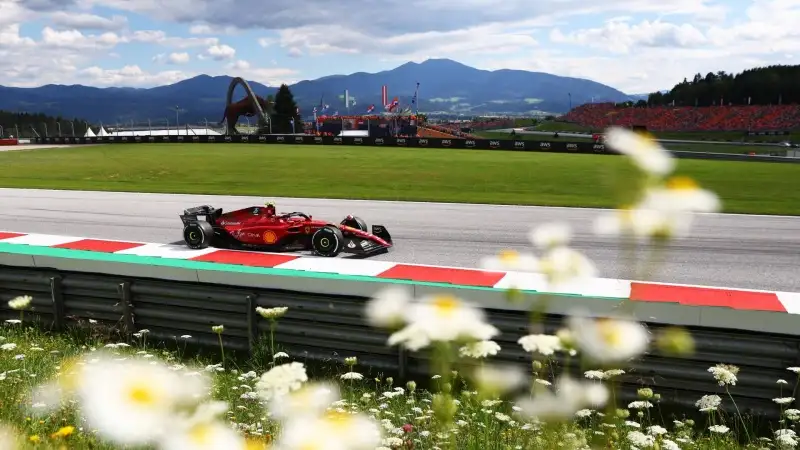 Sainz 7. Stava facendo un'ottima gara ed era pronto a lottare con Verstappen per il secondo posto ma la power unit lo tradisce. Grande spavento alla vista delle fiamme