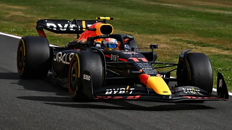 Perez 8. Complice la safety car a 10 giri dal termine, riesce a rientrare in gara quando sembrava impossibile. Secondo posto da incorniciare