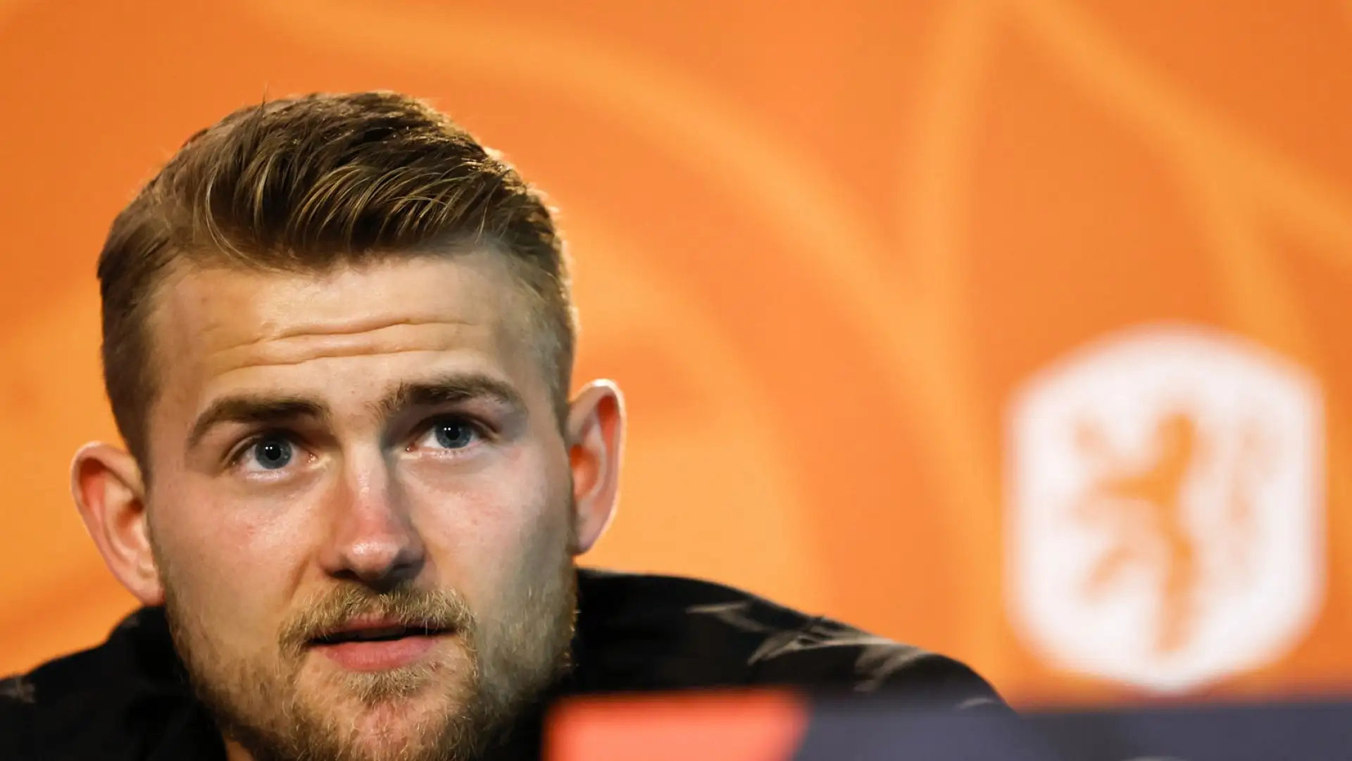3- Matthijs de Ligt: l'esperienza dell'olandese in Italia non è stata proprio entusiasmante. Quest'estate ha deciso di continuare la sua carriera al Bayern Monaco, che per assicurarsi le sue prestazioni ha versato 70 milioni di euro (+10 di bonus) nelle casse bianconere
