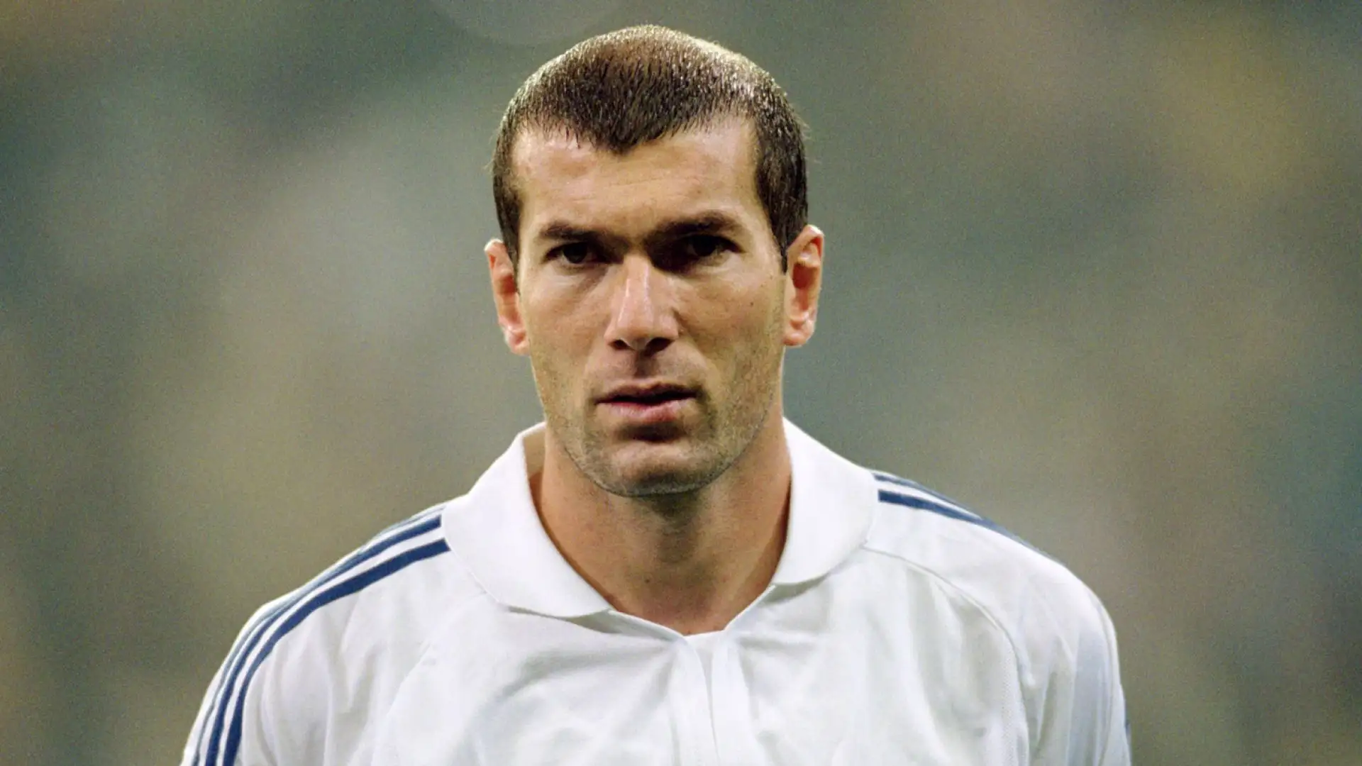 2- Zinedine Zidane: l'asso francese nel 2001 è passato dalla Juventus al Real Madrid per 77.5 milioni di euro
