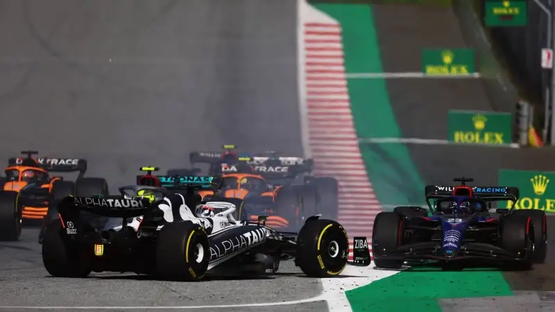 Momenti di paura al via della Sprint Race in Austria