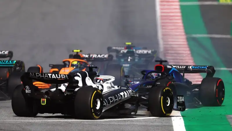 C'è stato un brutto contatto tra Hamilton e Gasly