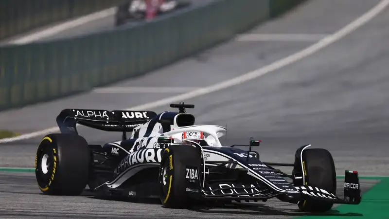Dove il pilota dell'Alfa Romeo Guanyu Zhou era andato a finire oltre alle barriere