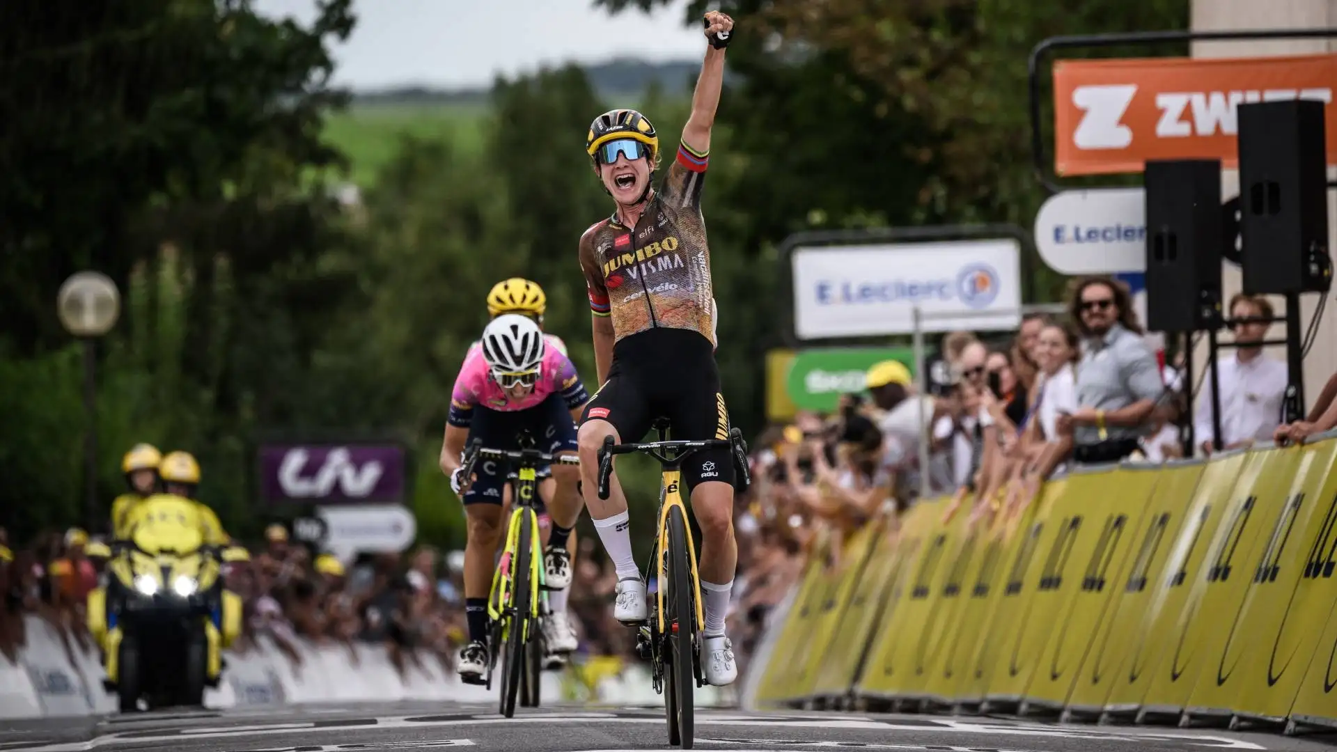 La seconda tappa se l'è aggiudicata l'olandese Marianne Vos