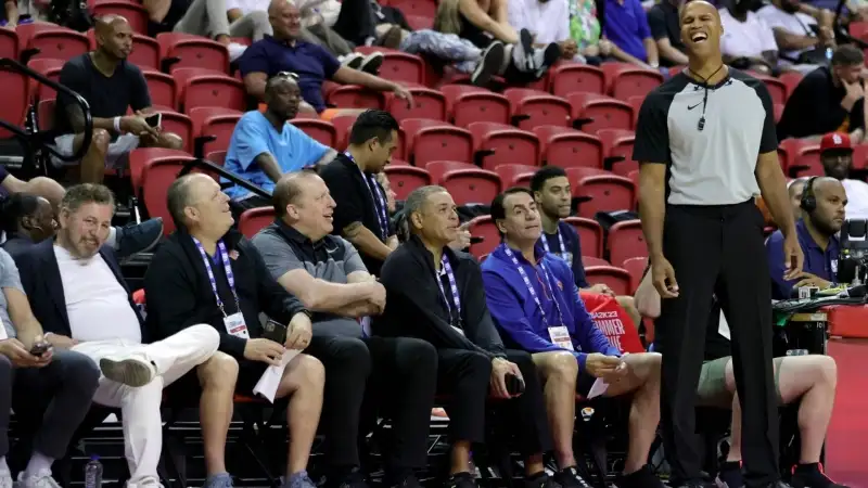 Causando divertimento nel pubblico presente, tra cui c'era anche il coach dei Knicks Tom Thibodeau