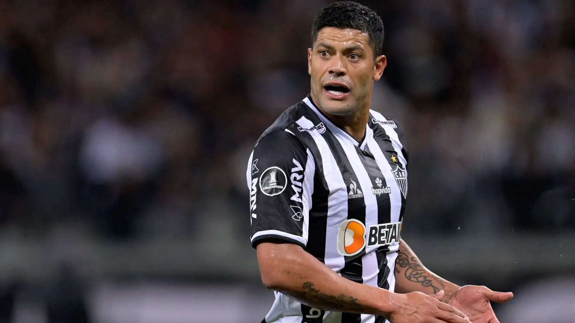 Il calciatore brasiliano dal fisico disumano