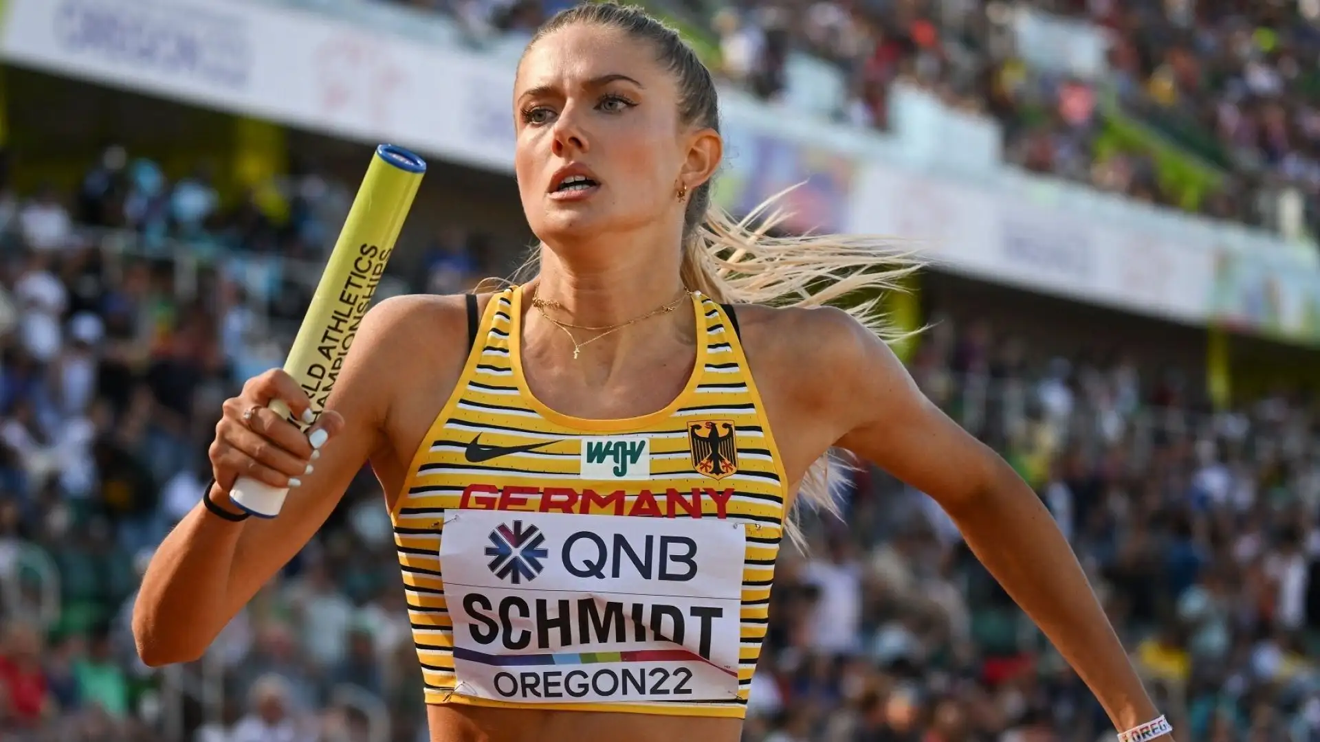 Nel 2017 è stata definita l'atleta più 'attraente del mondo' dalla rivista australiana Buster Coverage
