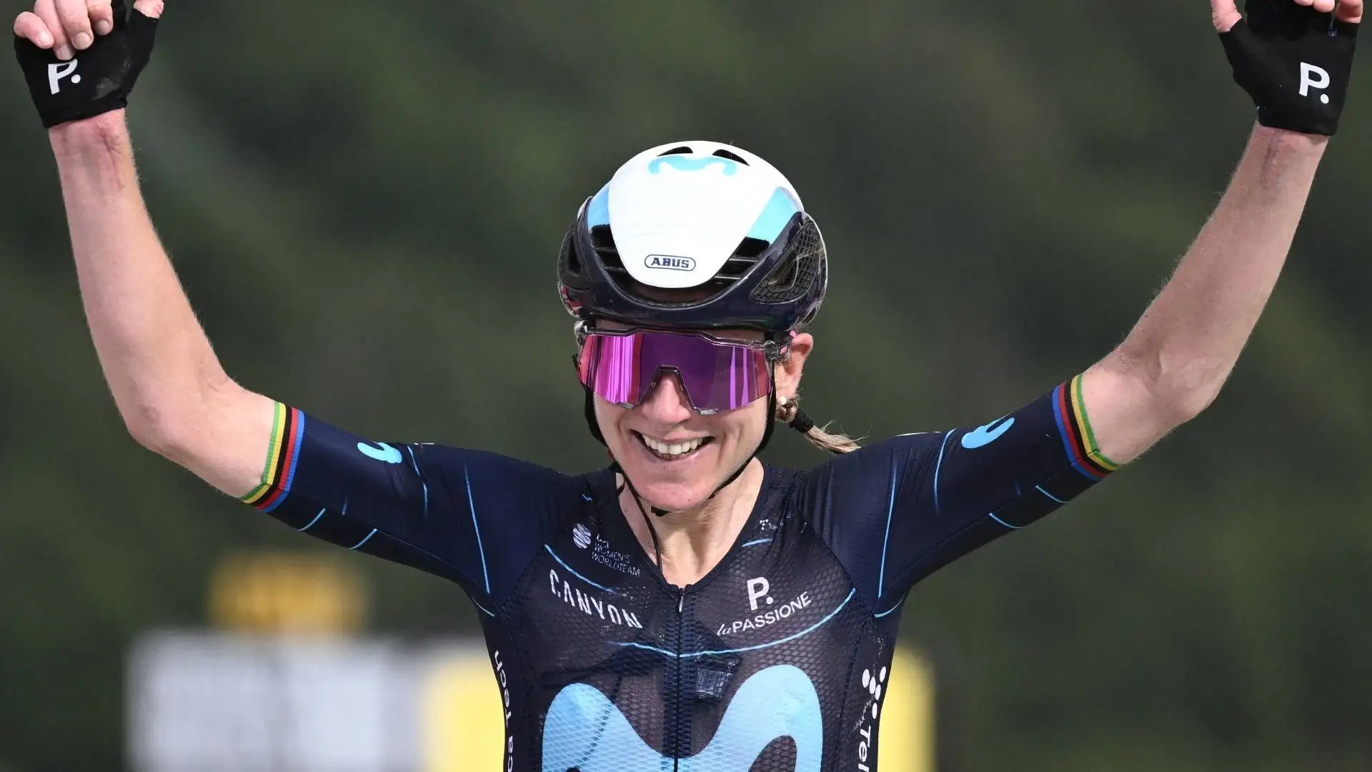 Tutta la gioia della bella ciclista 