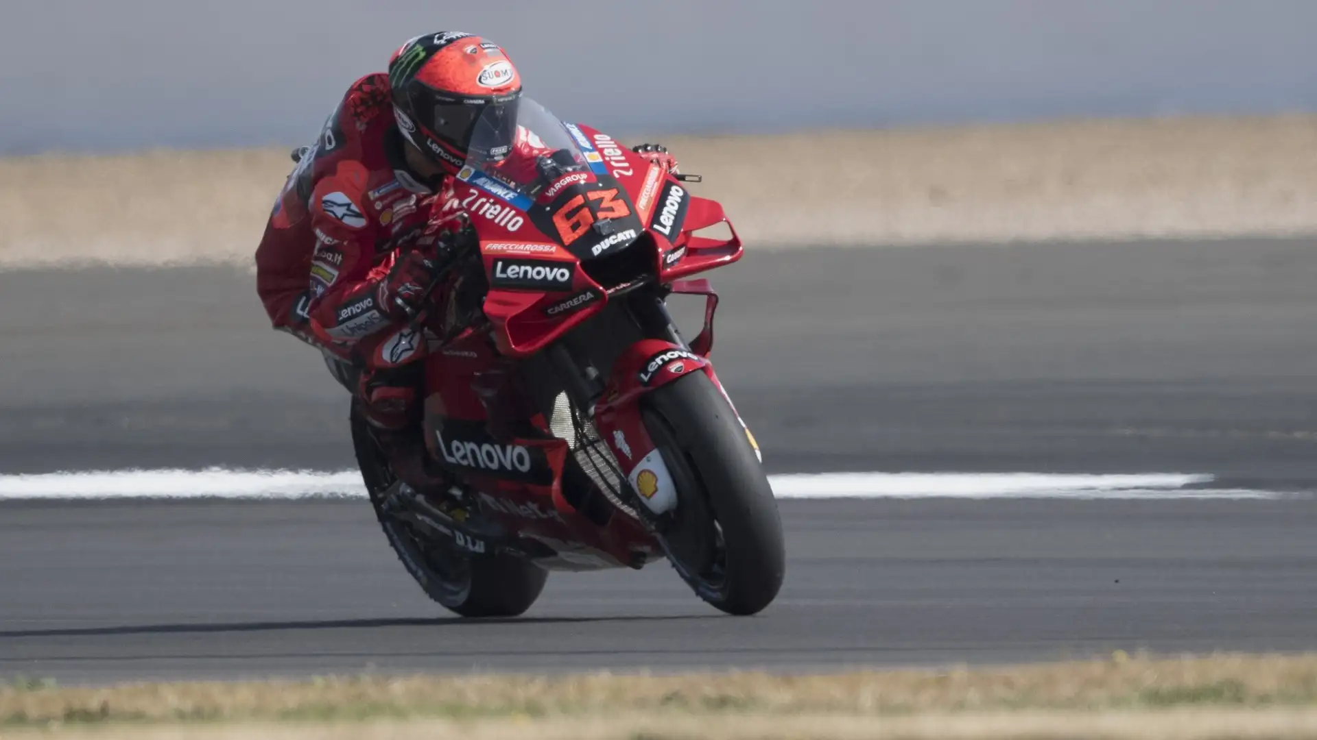 Pecco Bagnaia 10: strategia perfetta di gara per il piemontese, che parte bene e aspetta il momento giusto per piazzare la sua zampata. Splendido il duello finale vinto d'esperienza con Vinales.
