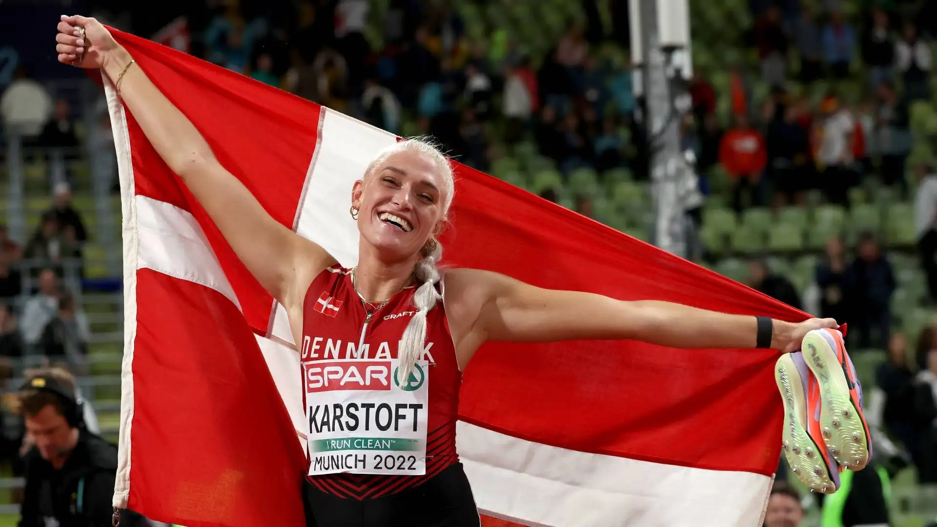 Davanti alla bella danese sono arrivate la britannica Dina Asher-Smith, piazzatasi al secondo posto e la svizzera Mujinga Kambundji che ha ottenuto la vittoria 