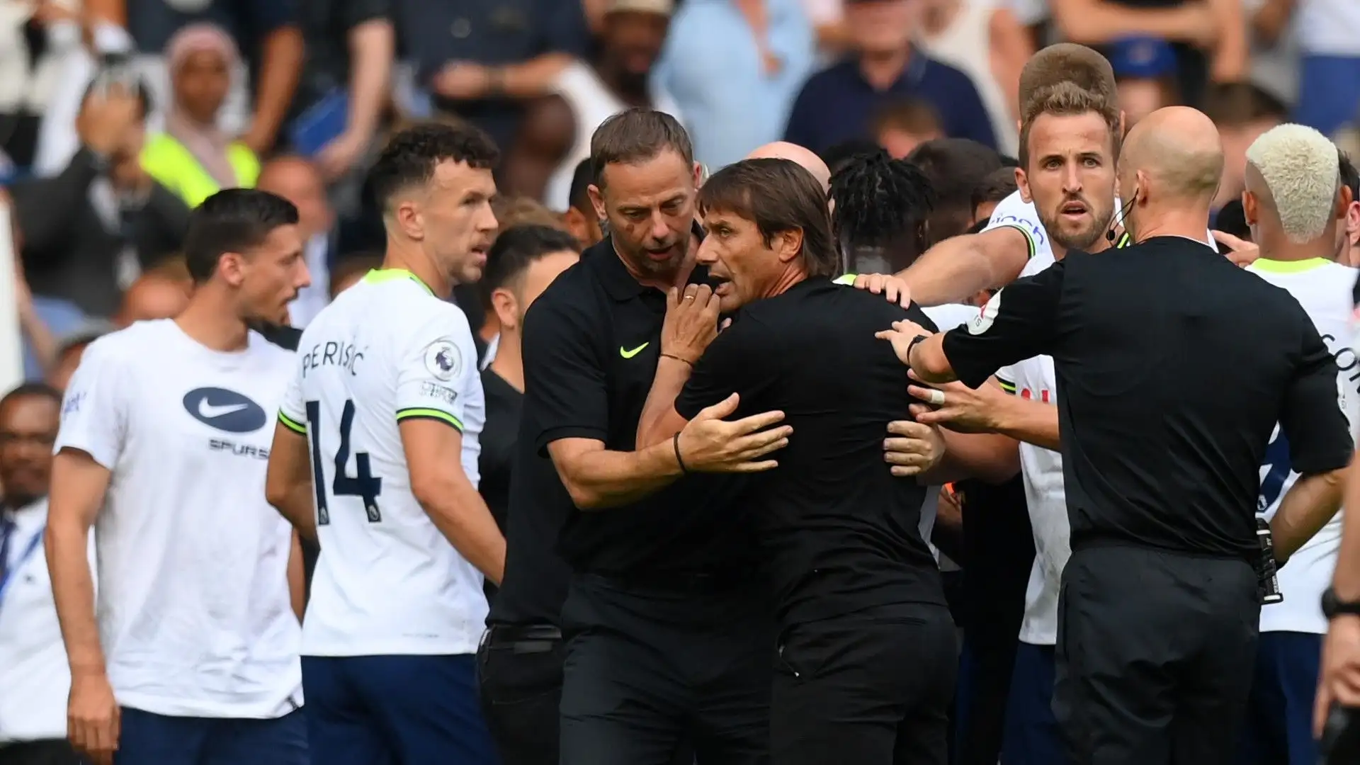 Conte è stato portato via non senza qualche difficoltà