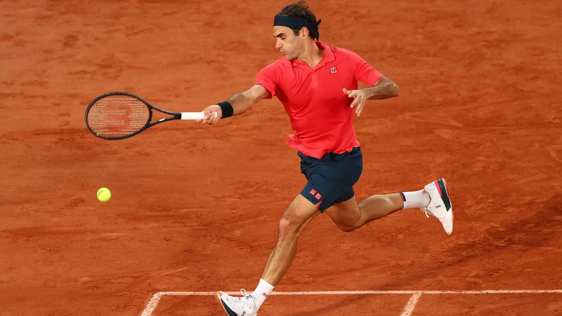 Nel 2021 il campione elvetico giocò pochissimi tornei, tra cui il Roland Garros, dove si ritirò agli ottavi di finale, quando avrebbe dovuto affrontare il nostro Matteo Berrettini