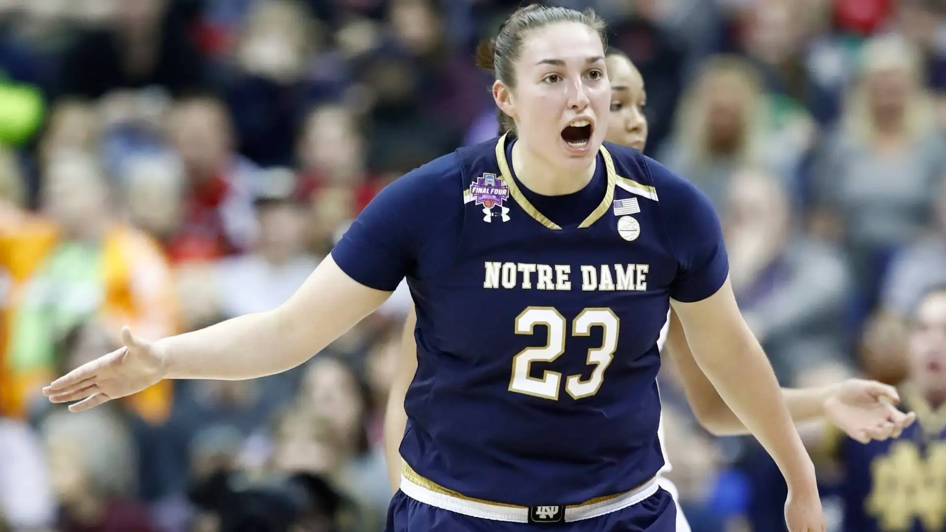 Durante il percorso universitario si è messa in mostra, guadagnandosi la chiamata dalla WNBA