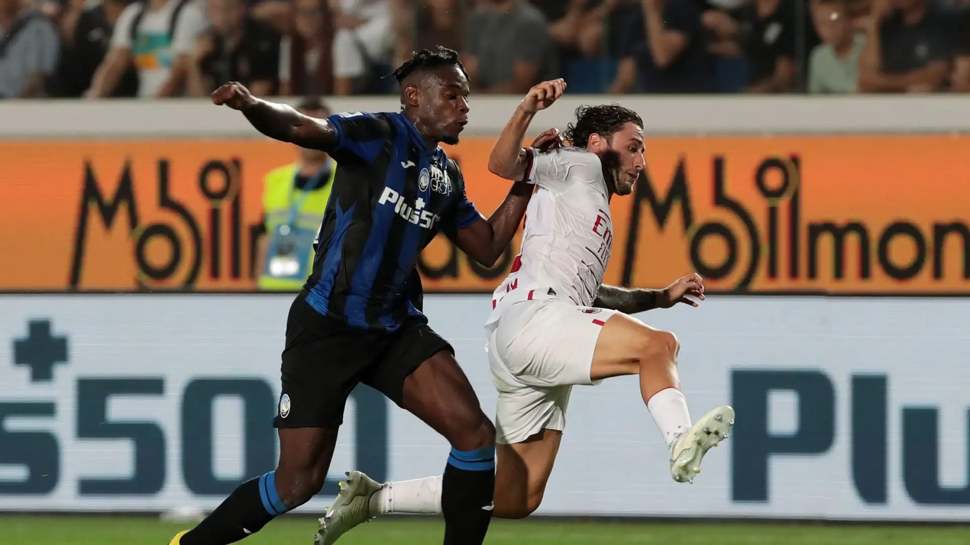 Zapata 5,5. Non è la serata migliore per sfoggiare le sue qualità. Si impegna e sgomita, ma questa volta non basta
