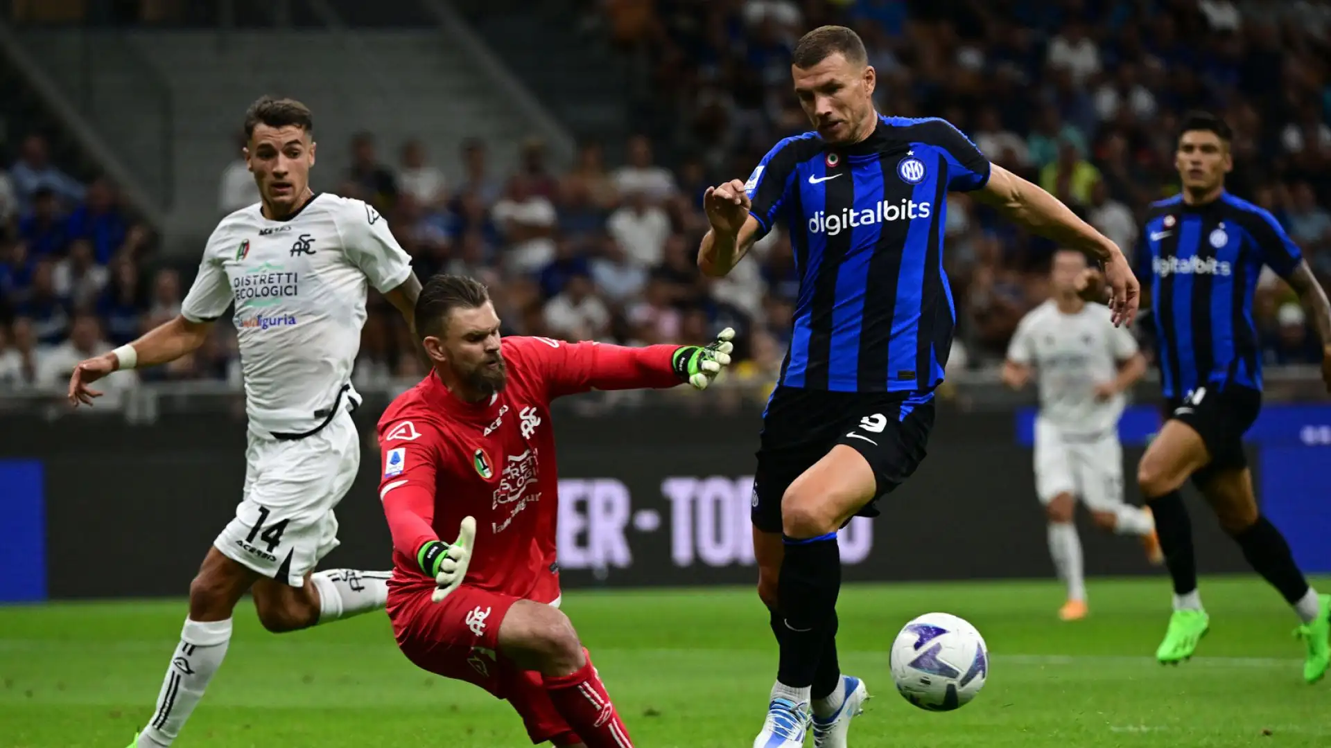 Dzeko 6,5. Vale il discorso fatto per Correa, a ruoli invertiti: subentra e serve l'assist che chiude i conti