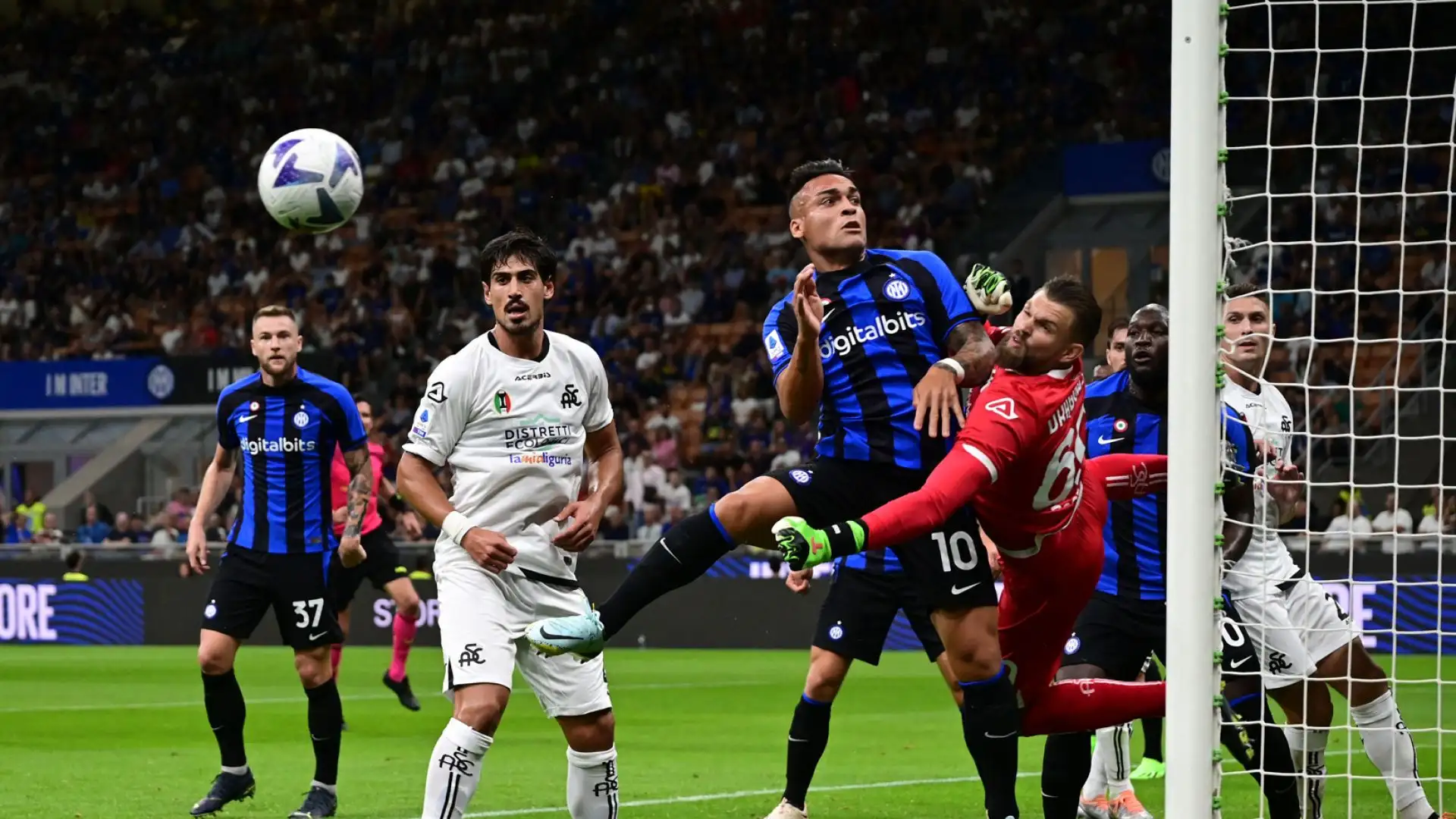 Dragowski 6,5. Subisce tre gol ma ne evita molti di più, con lo Spezia che si salva così almeno dalla goleada