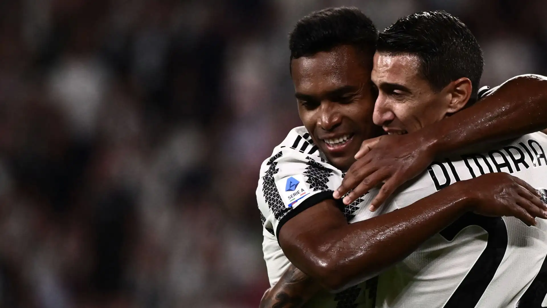 Alex Sandro 6,5: firma l'assist per Di Maria
