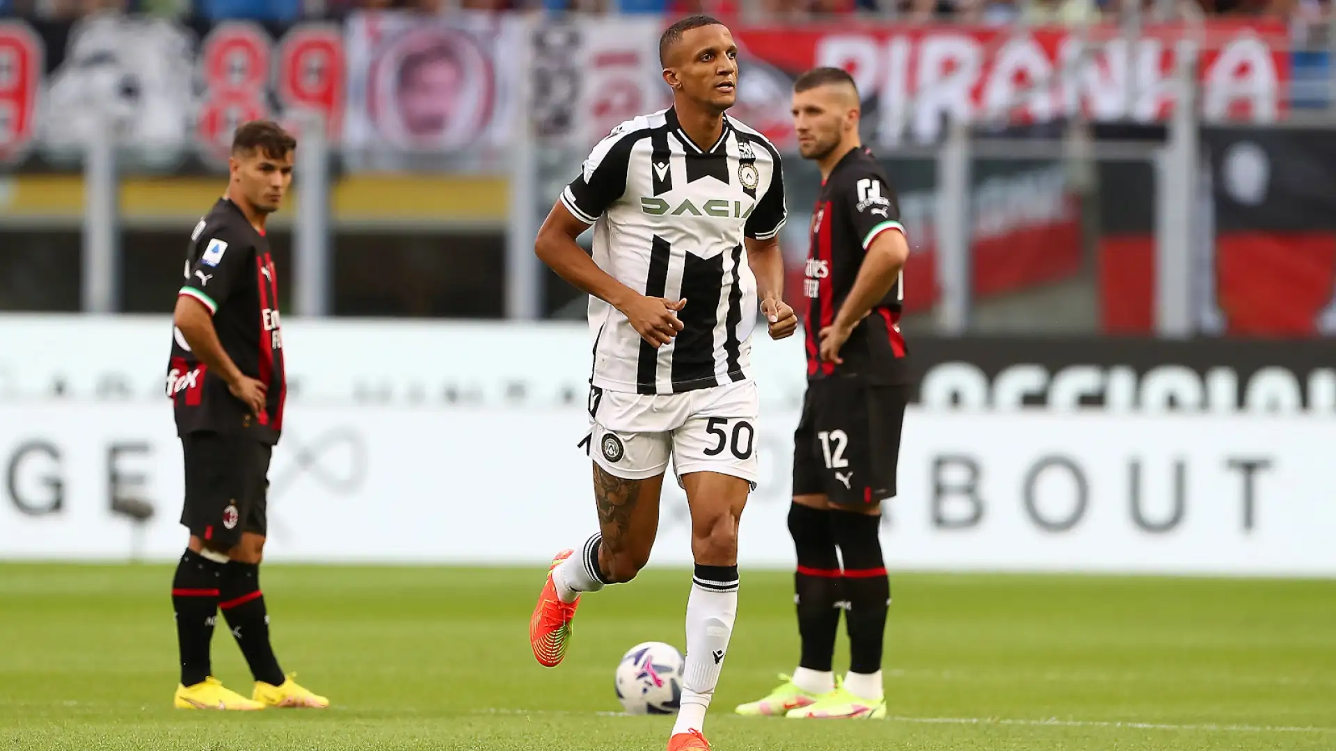 Rodrigo Becao 6,5: Ancora un gol contro i rossoneri, non serve però per fare risultato.