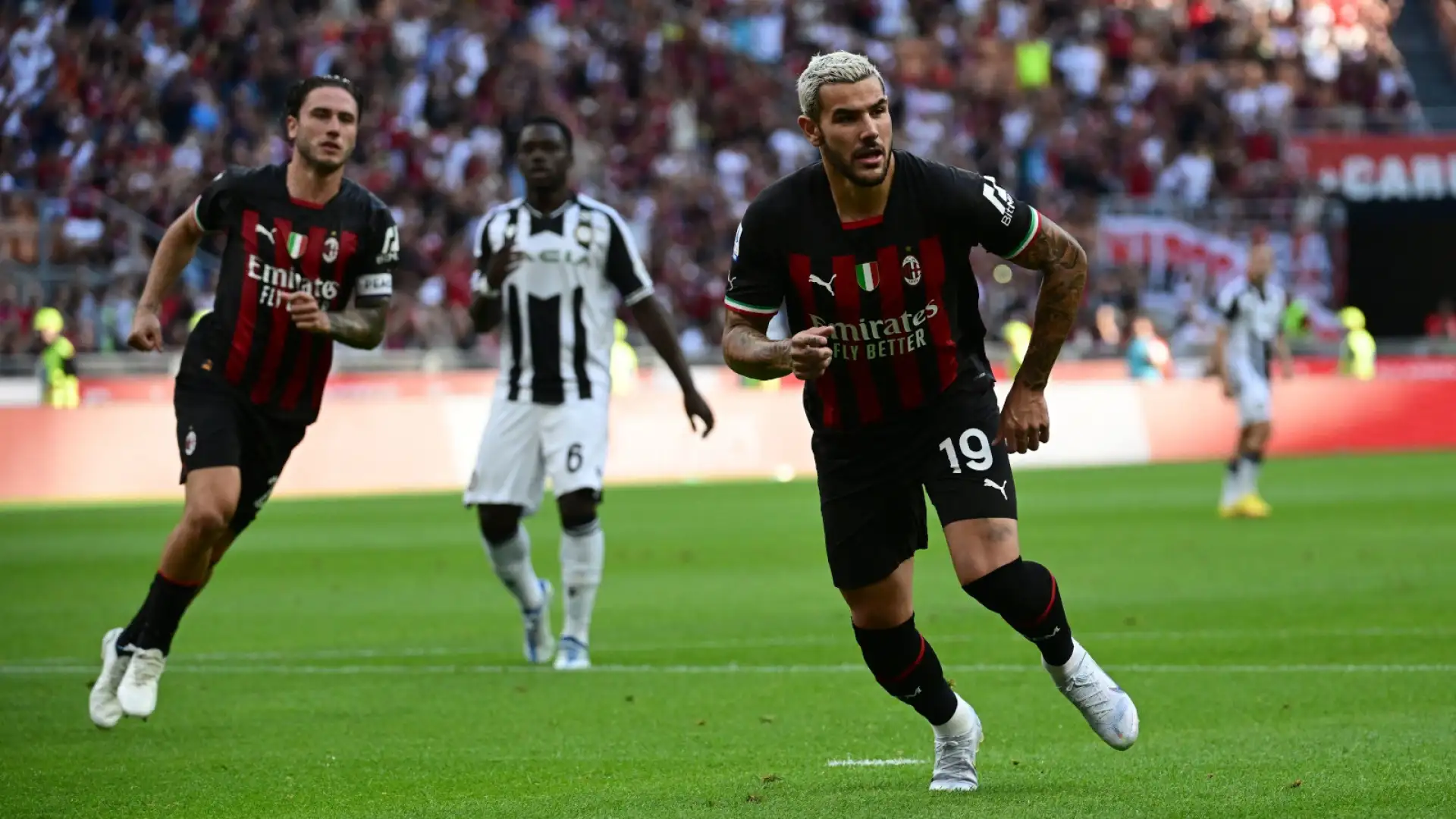 Theo Hernandez 7: Freddo dal dischetto, sempre propositivo: sembra già in palla.