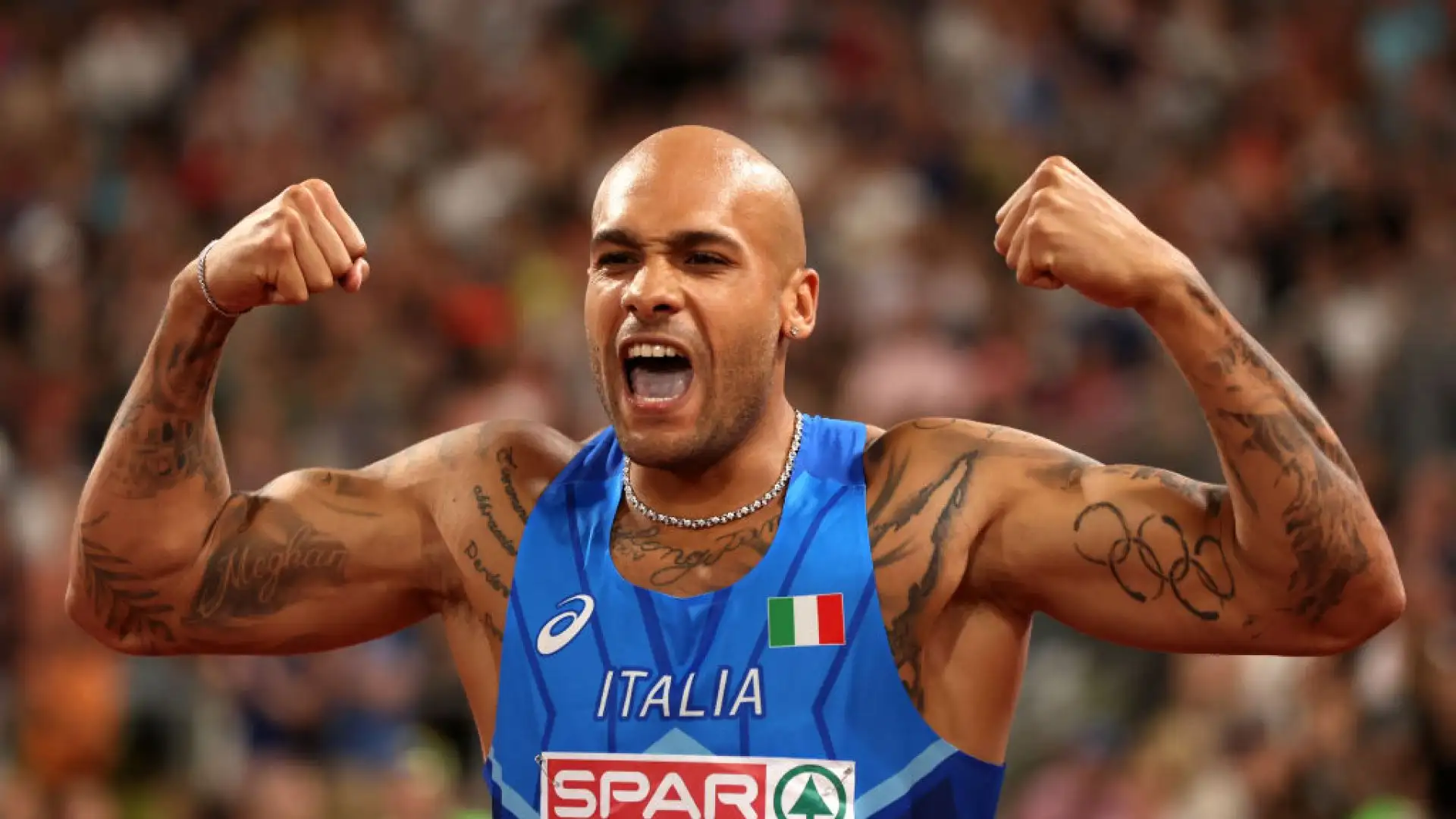 Marcell Jacobs domina la finale dei 100 metri agli Europei di Monaco di Baviera e conquista la medaglia d’oro con il tempo di 9.95 (+0.1).