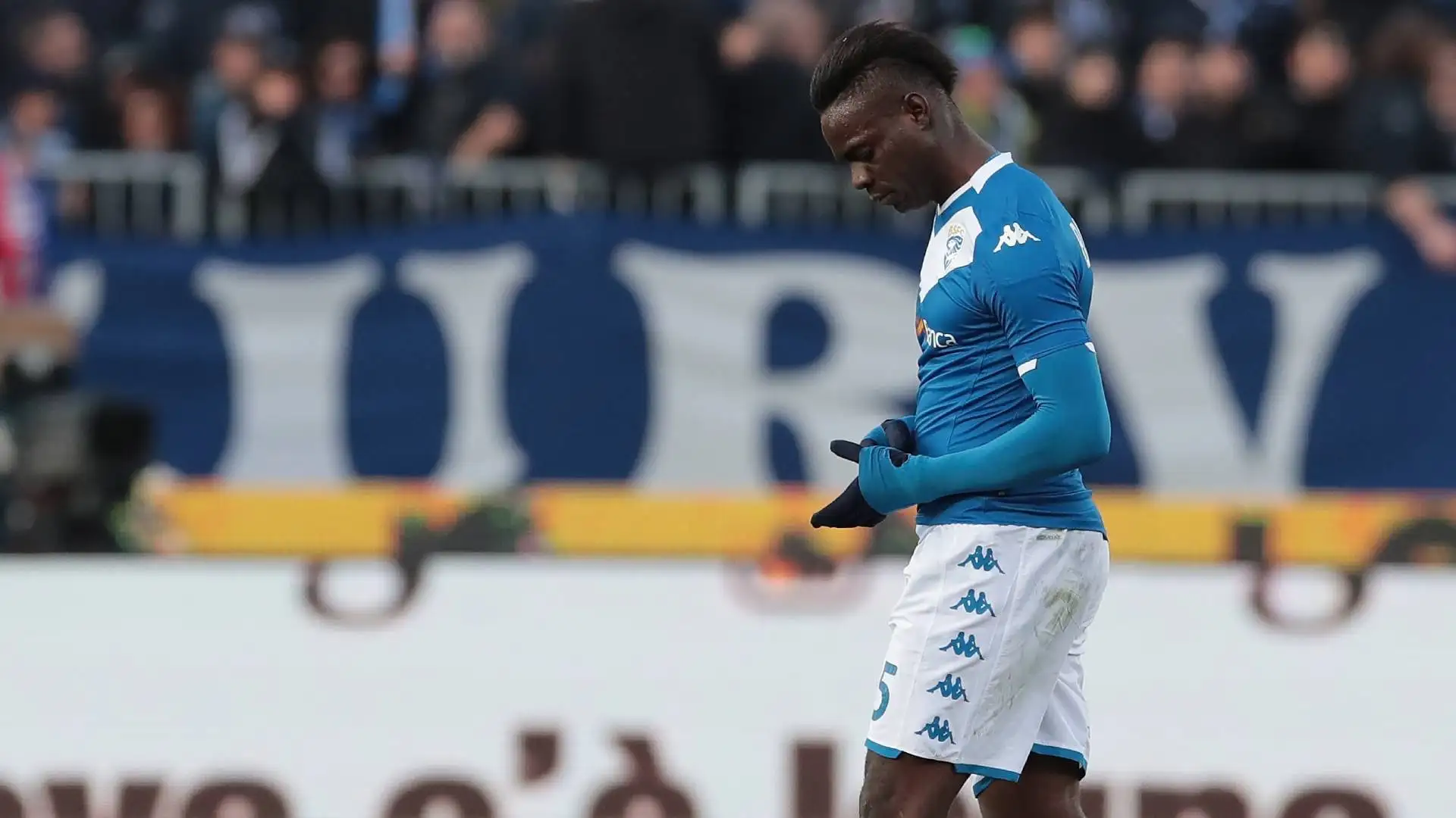 Balotelli (Brescia e Monza): SuperMario ha vestito le maglie di Inter, Manchester City, Liverpool, Milan, Nizza e Olympique de Marseille, per poi approdare a Brescia nell'agosto 2019, dove non rende secondo le aspettative. Quindi ci riprova un anno dopo a Monza, in B