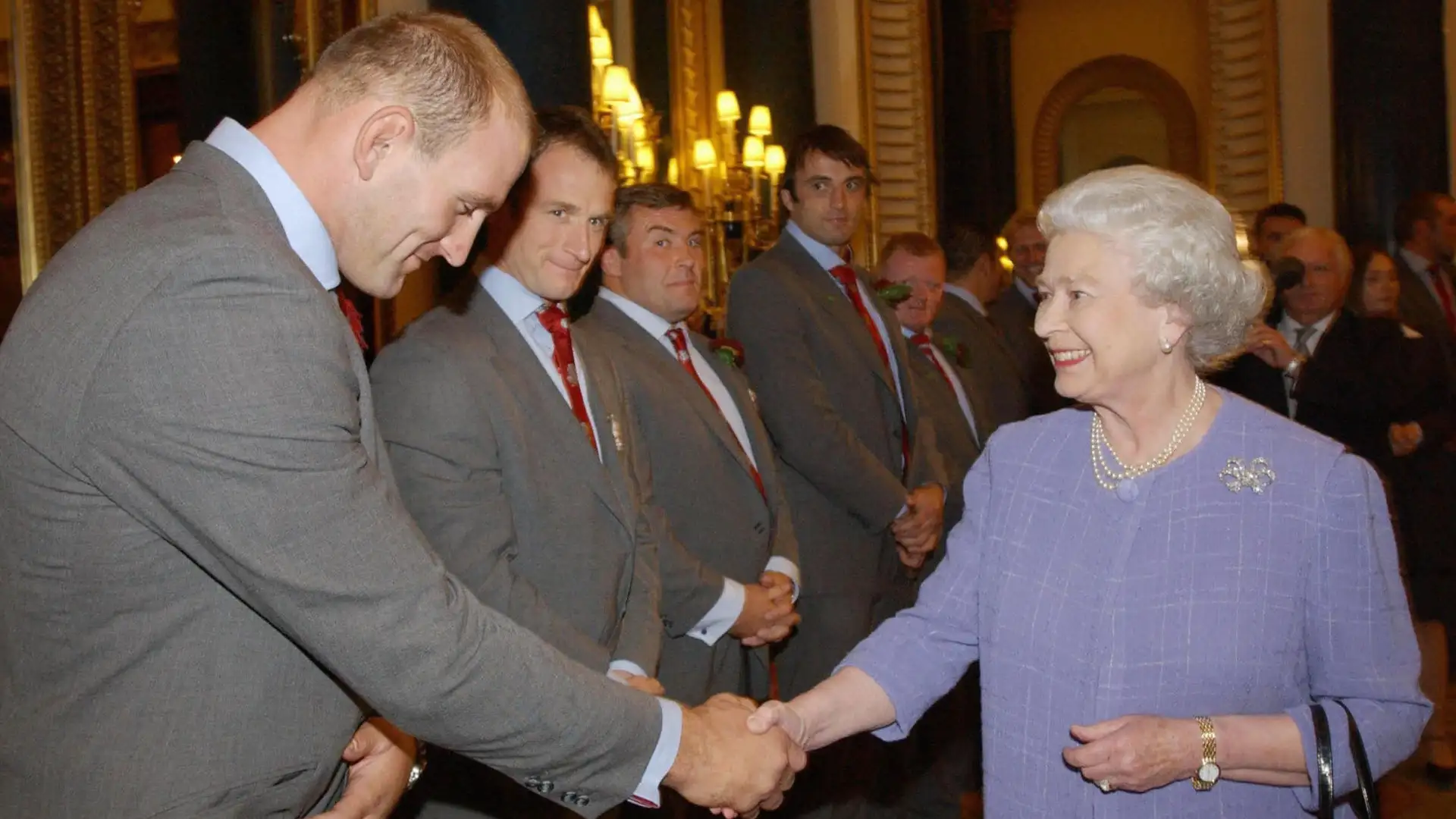 La Regina con la nazionale inglese di Rugby nel 2003