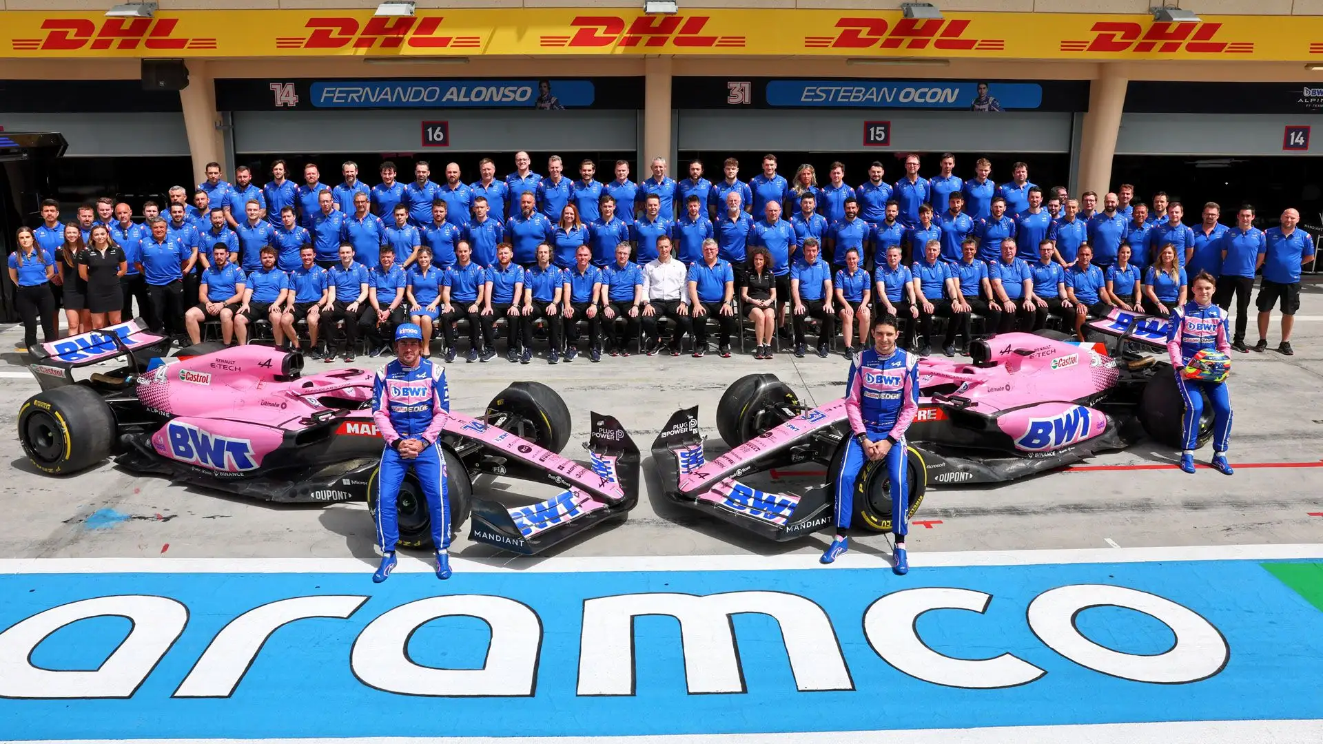 Qui una foto di gruppo con i due piloti