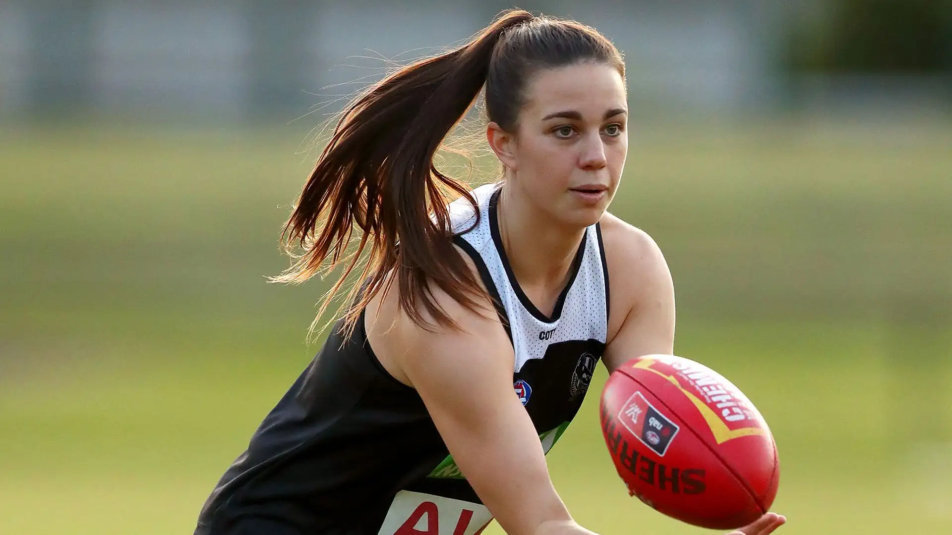 Molloy è cresciuta a Whittlesea , nell'estremo nord-est di Melbourne