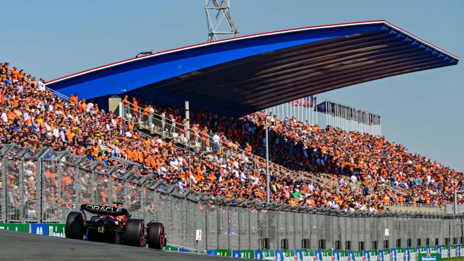 Fumogeni e tifo indiavolato a Zandvoort