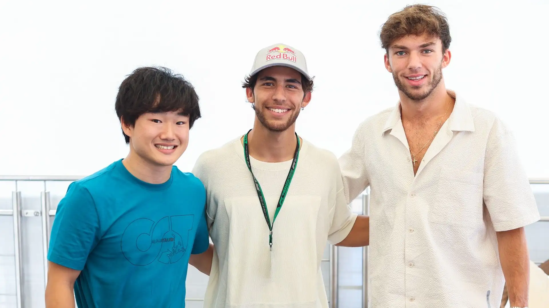 10 ruote in una foto: ecco Enea Bastianini con Tsunoda e Gasly