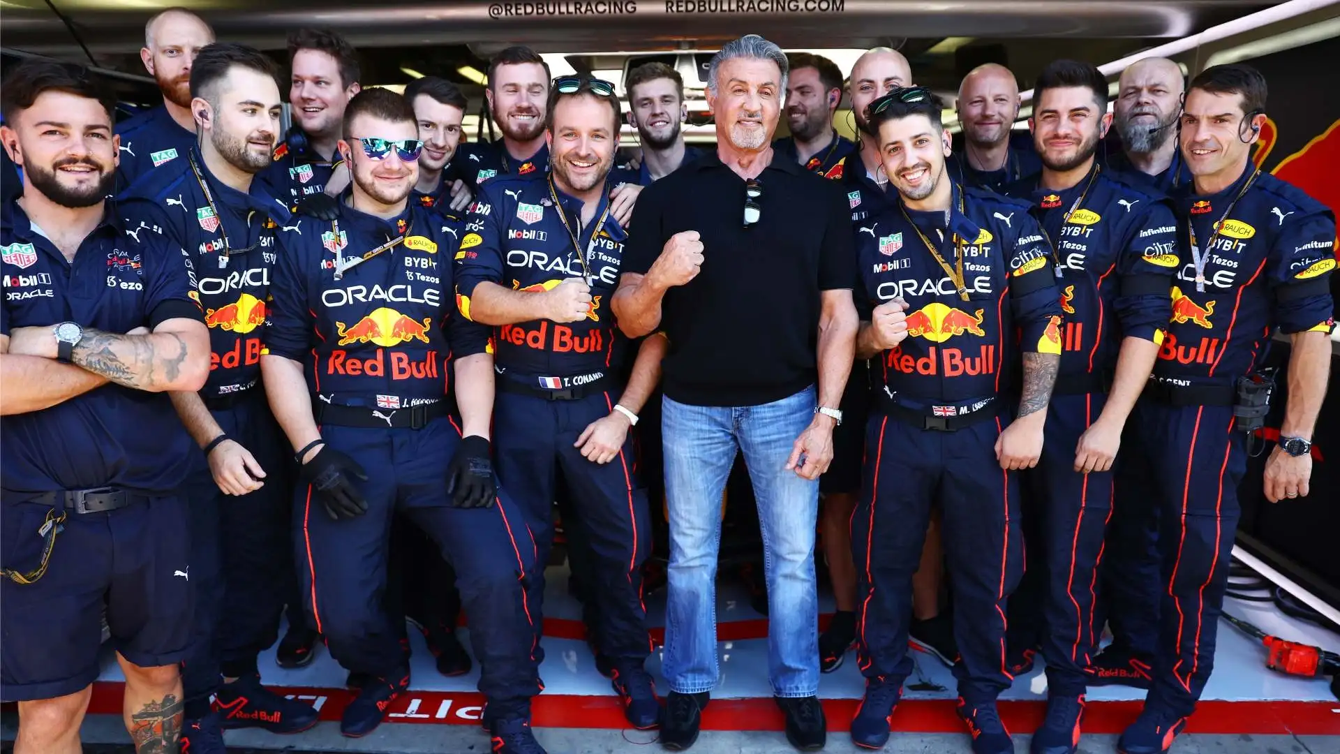 Il celebre attore è stato ospite nel box della Red Bull