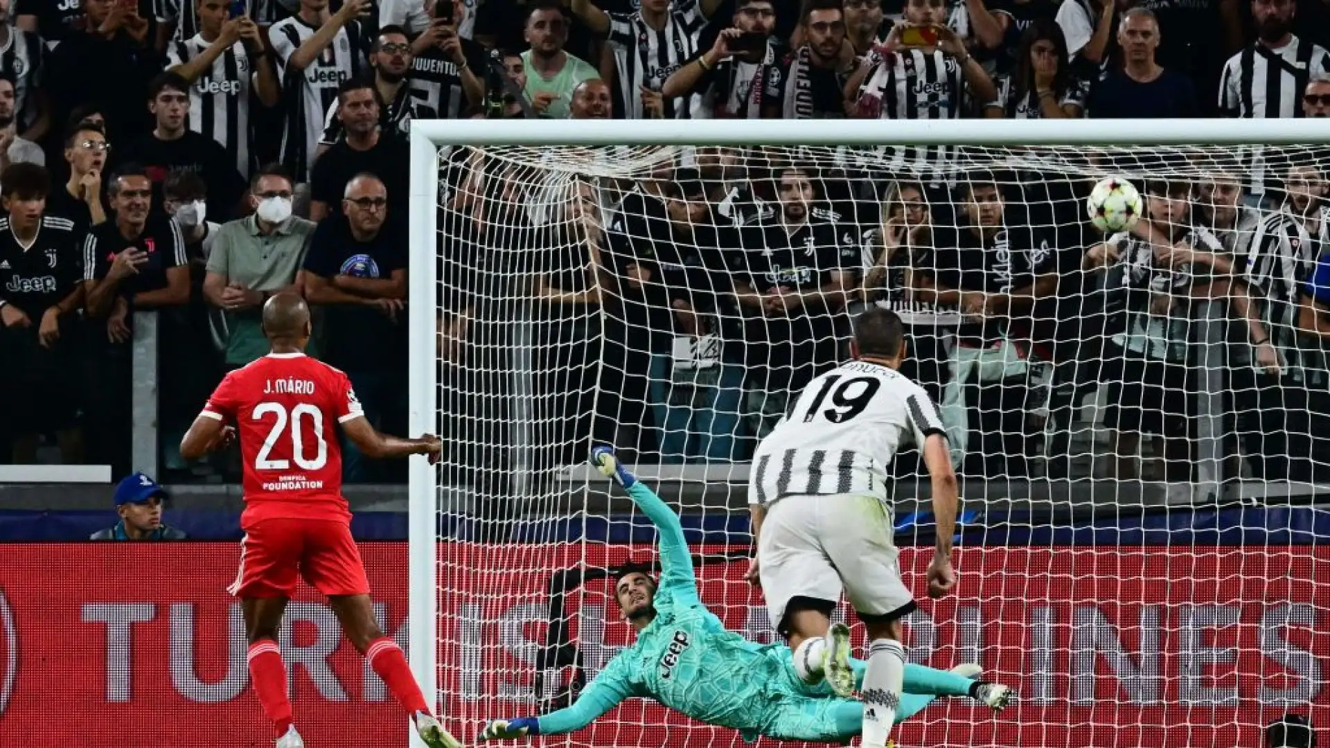 Un paio le frasi rivolte dal difensore bianconero al portoghese.