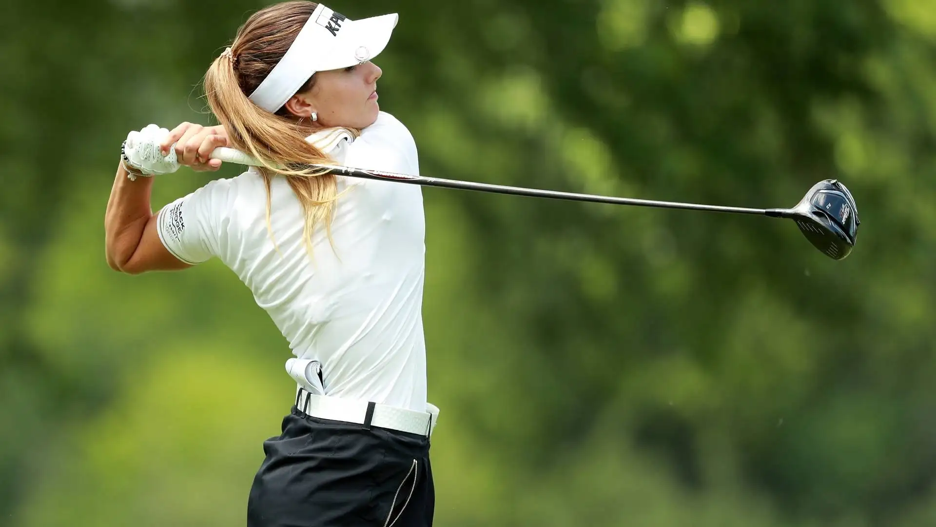 Klara compete nel Ladies European Tour dal 2018