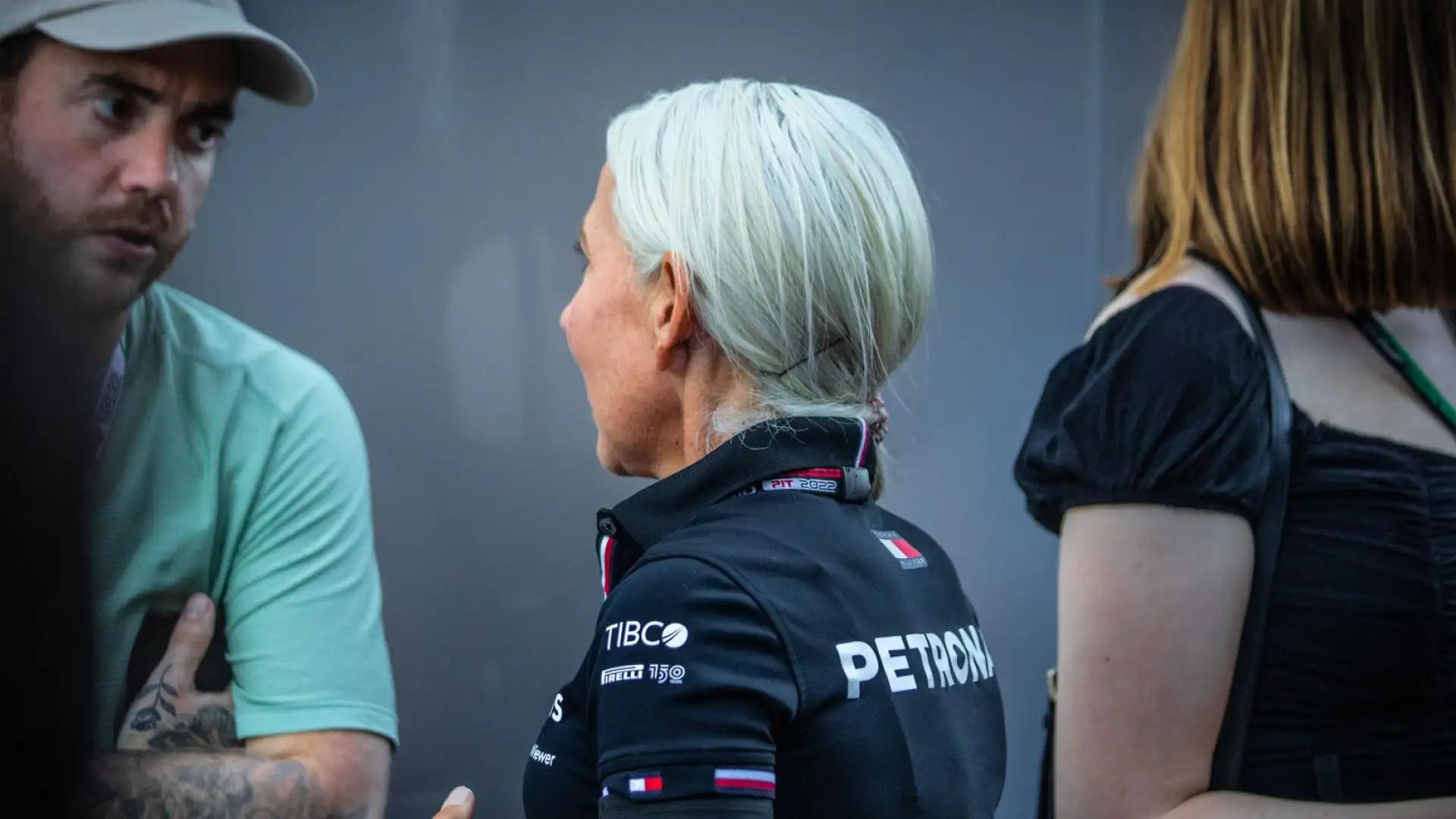 "Sono un'atleta più forte e una persona migliore grazie a lei. Quindi oggi spero che vi unirete a me nell’augurarle il meglio mentre fa i suoi prossimi passi per seguire i suoi sogni. Grazie di tutto Ang, non vedo l’ora di vedere cosa ha in serbo per te il futuro": il saluto di Hamilton.