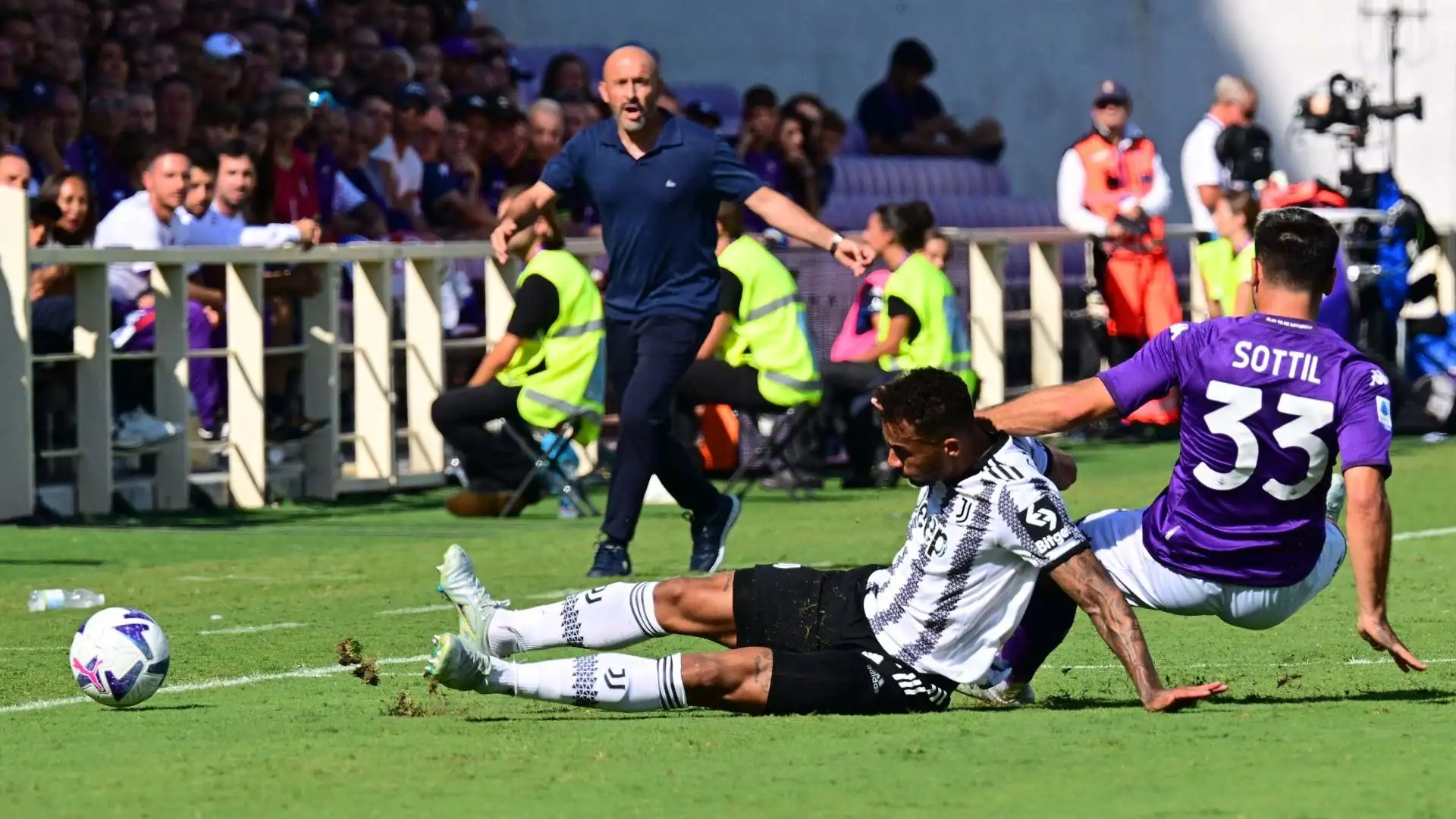 Danilo 7: Gioca da difensore centrale e non sbaglia nulla. Fra i migliori dei suoi.