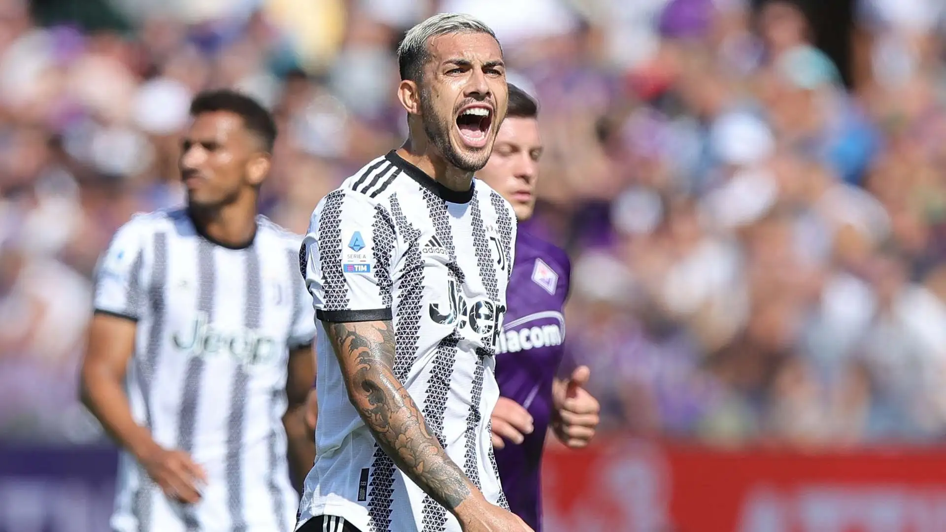 Paredes 5: Rischia di fare un gran danno provocando il rigore poi sbagliato da Jovic. Da rivedere.