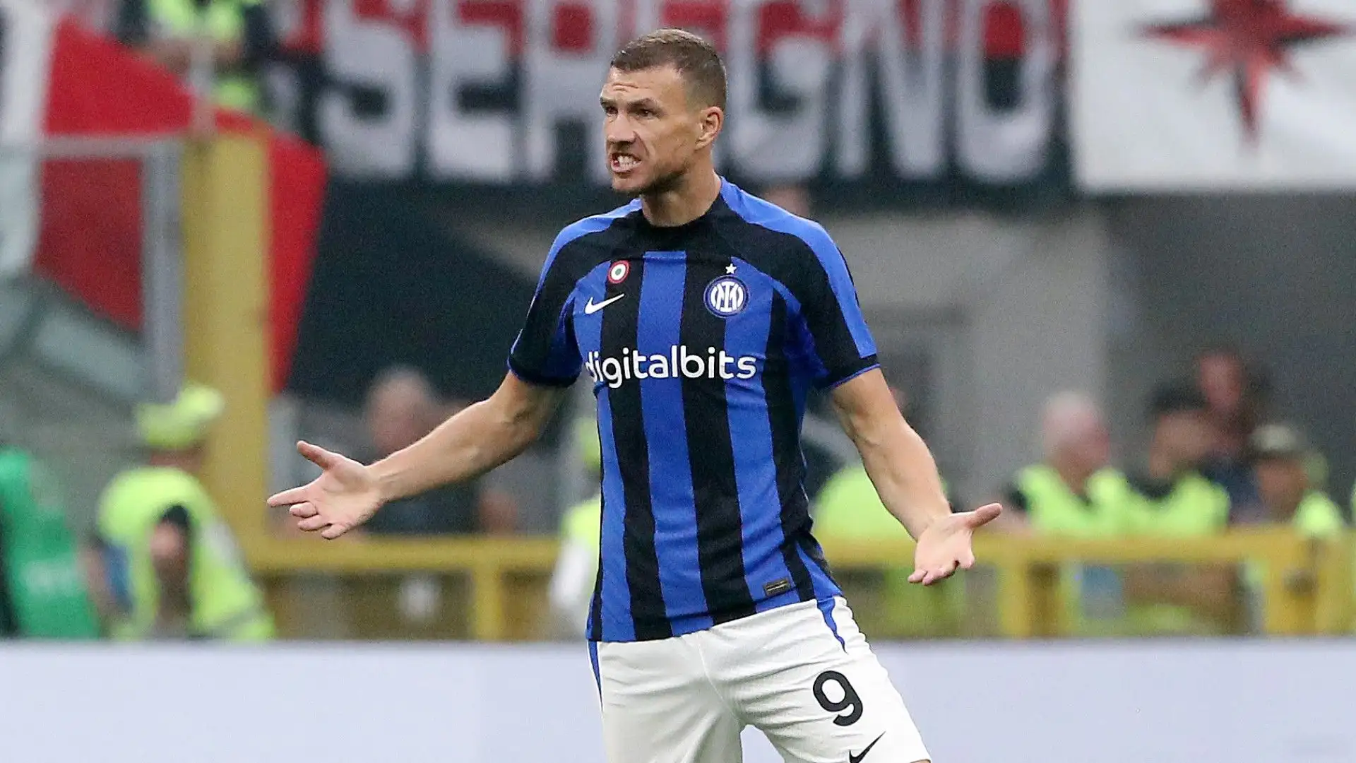 Edin Dzeko 6.5: dal suo ingresso in campo impiega una manciata di minuti a infilare Maignan con un gol da bomber vero