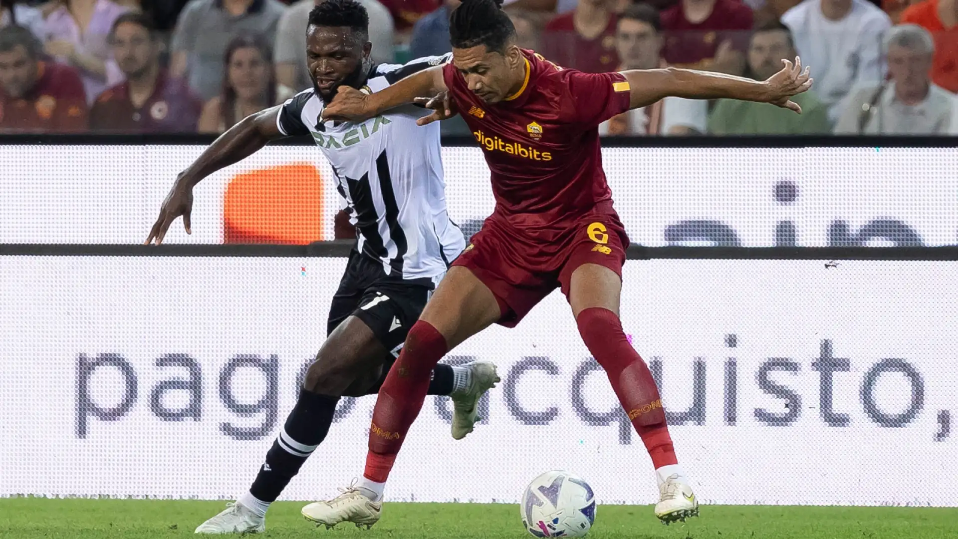 Smalling 5: Anche il solitamente roccioso difensore inglese non è in serata.