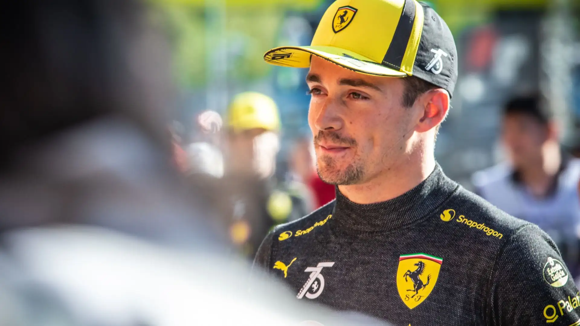 Leclerc ha ricevuto da Batistuta il trofeo della pole. Foto di Cristian Lovati
