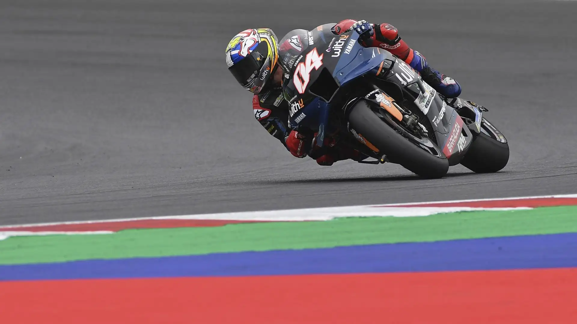 Dovizioso 8: conclude la sua ultima gara in MotoGp con una onorevole dodicesima posizione. Tanti tifosi gli hanno reso omaggio
