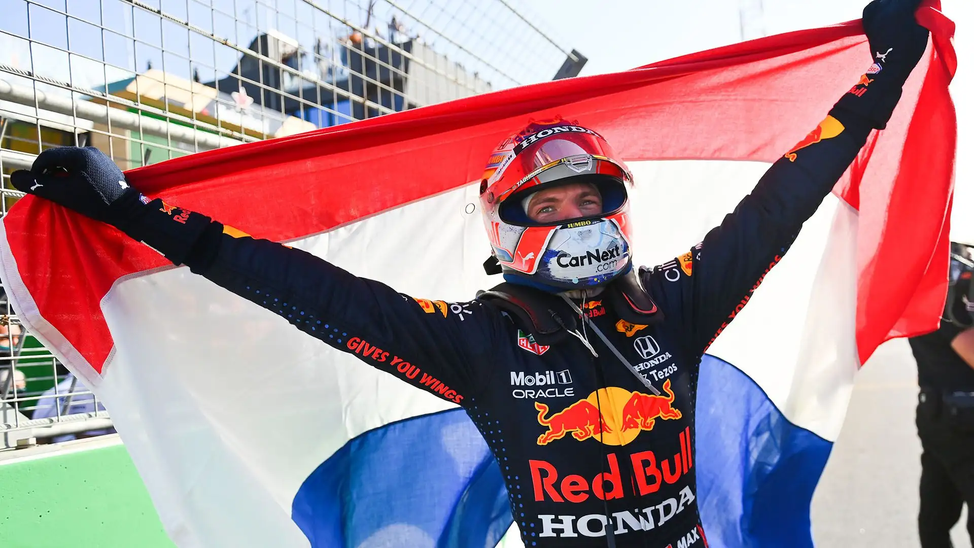 Suo padre Jos ha gareggiato in Formula 1