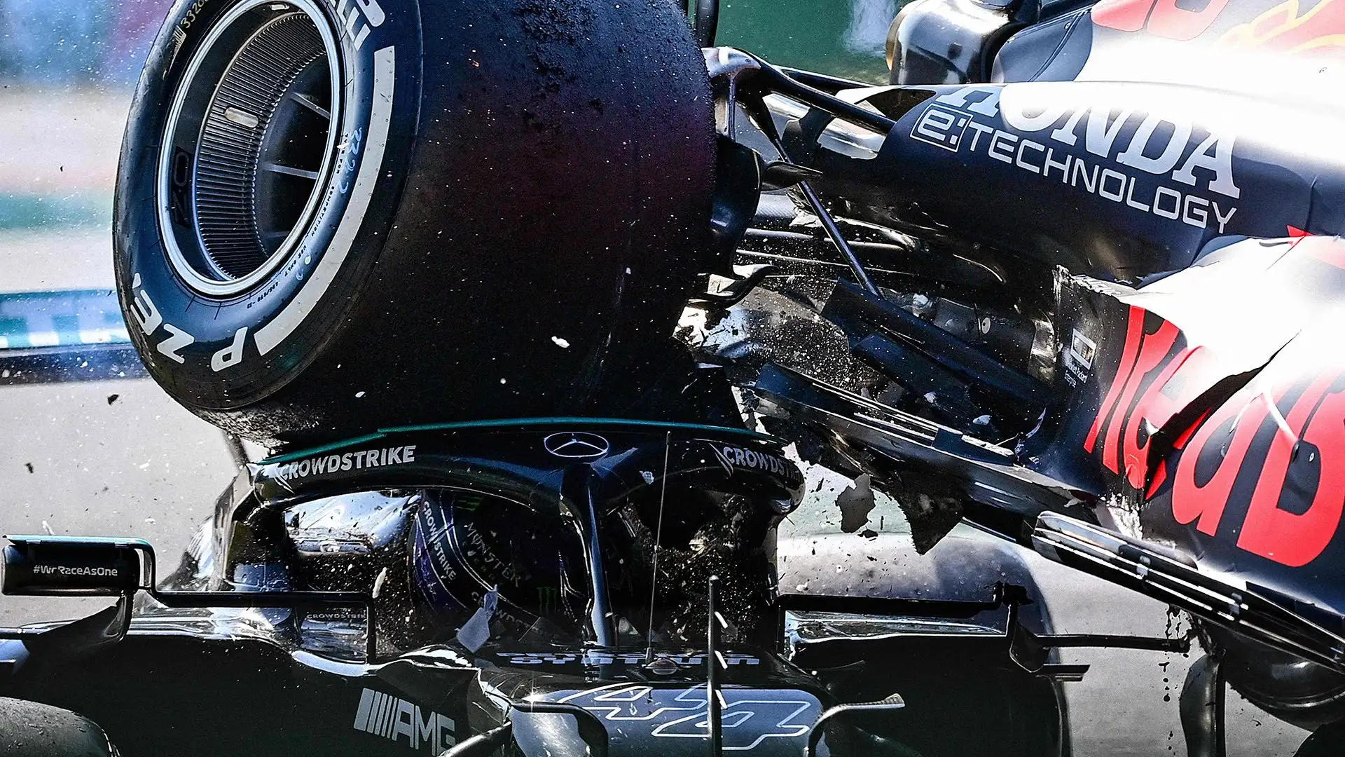 Sua madre Sophie Kumpen, di nazionalità belga, ha corso come pilota di kart