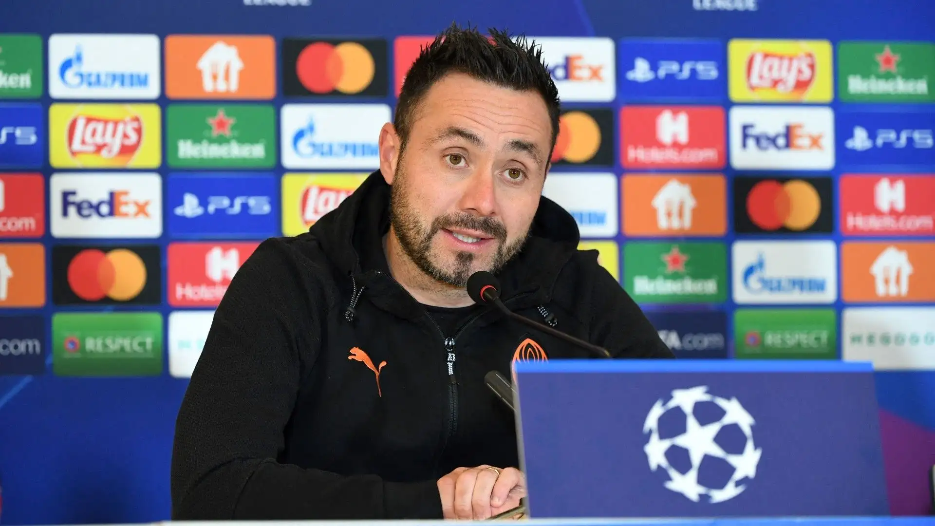 A luglio Roberto De Zerbi ha risolto il contratto, firmato a maggio 2021, con lo Shakhtar. Recentemente ha rifiutato l'offerta del Bologna di sostituire Mihajlovic