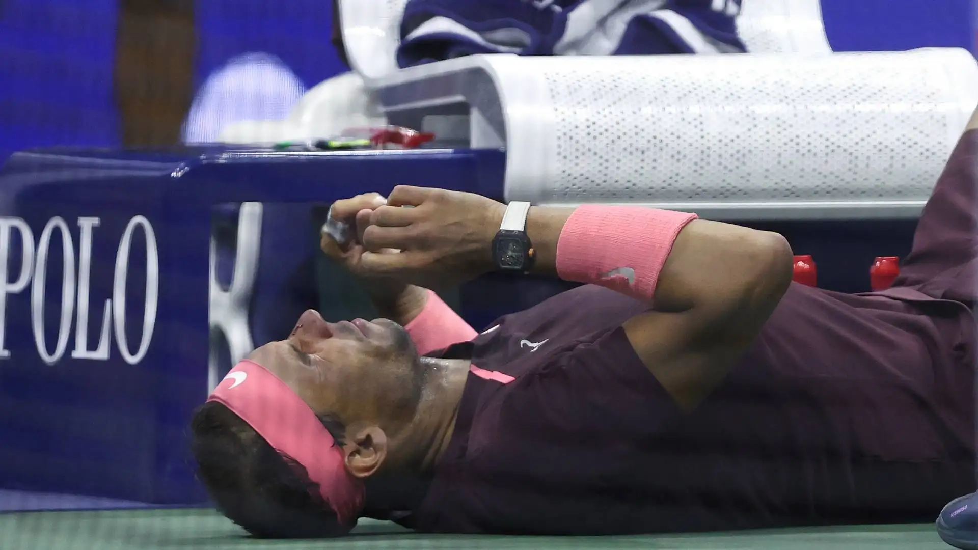 Nel quarto set, nel colpire un passante di rovescio, il tennista iberico si è visto rimbalzare la propria racchetta sul naso, a pochi centimetri dall'occhio, procurandosi una bella ferita