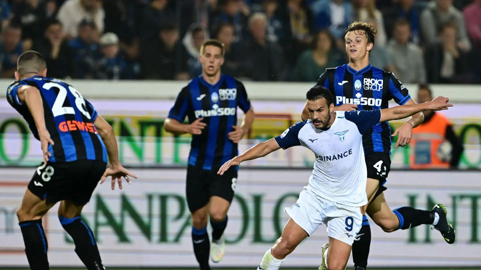 Pedro 7: chiude l'azione che manda in gol Zaccagni, in generale è sempre pericoloso e spesso manda in bambola tanto i difensori quanto i mediani della Dea
