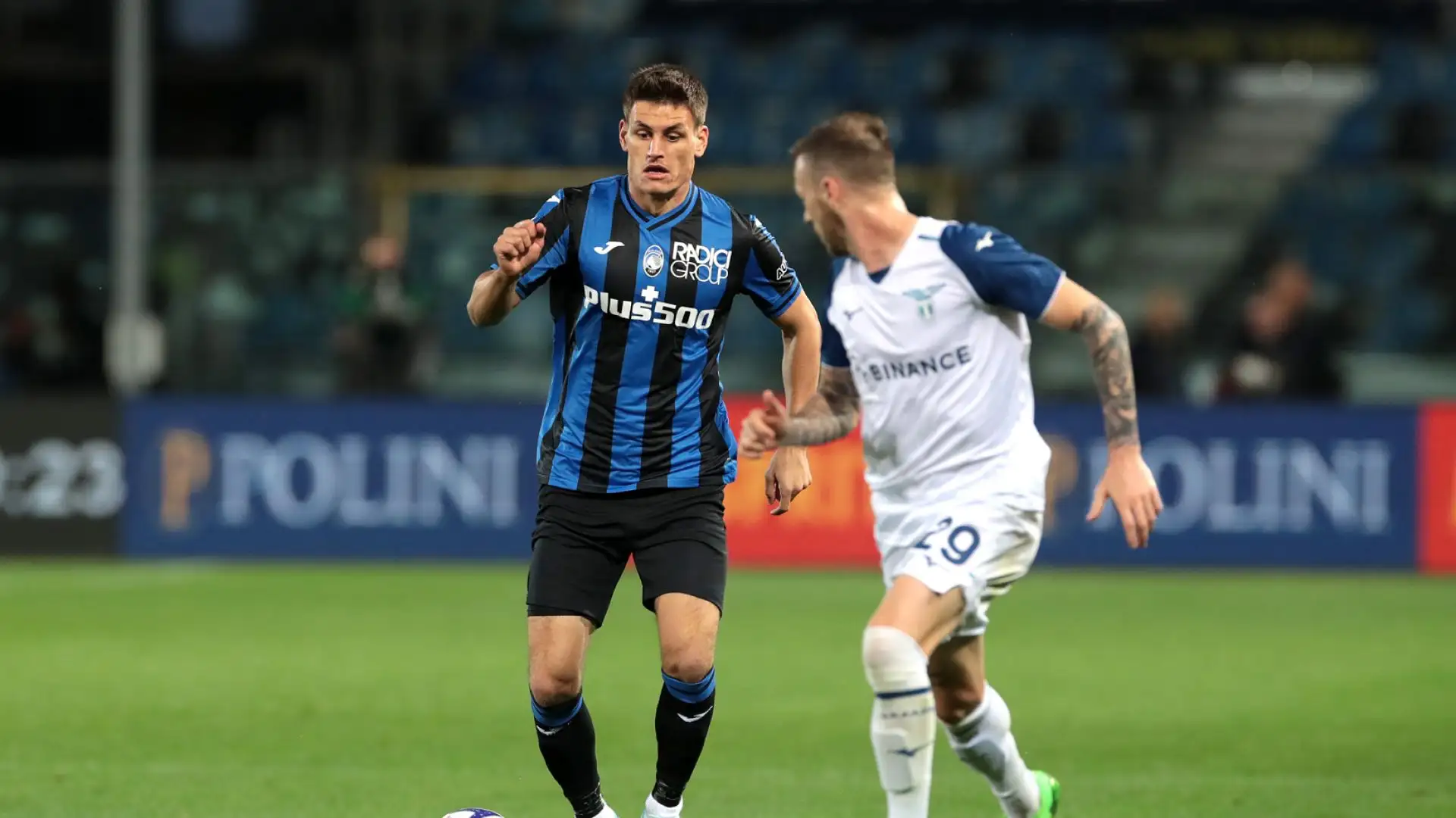 Lazzari 7: uno dei segreti meglio nascosti della creatura di Sarri, infiniti i km che percorre sulla fascia e di fatto colui che avvia l'azione del gol di Zaccagni
